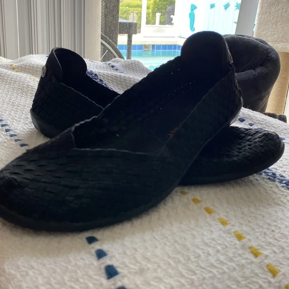 Black flats - Picture 2 of 3